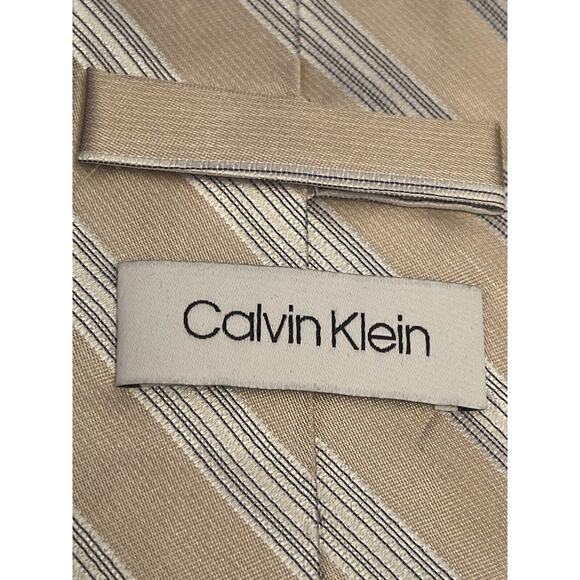 Calvin Klein 100% Silk Men’s Neck Tie Made In China - Picture 8 of 9